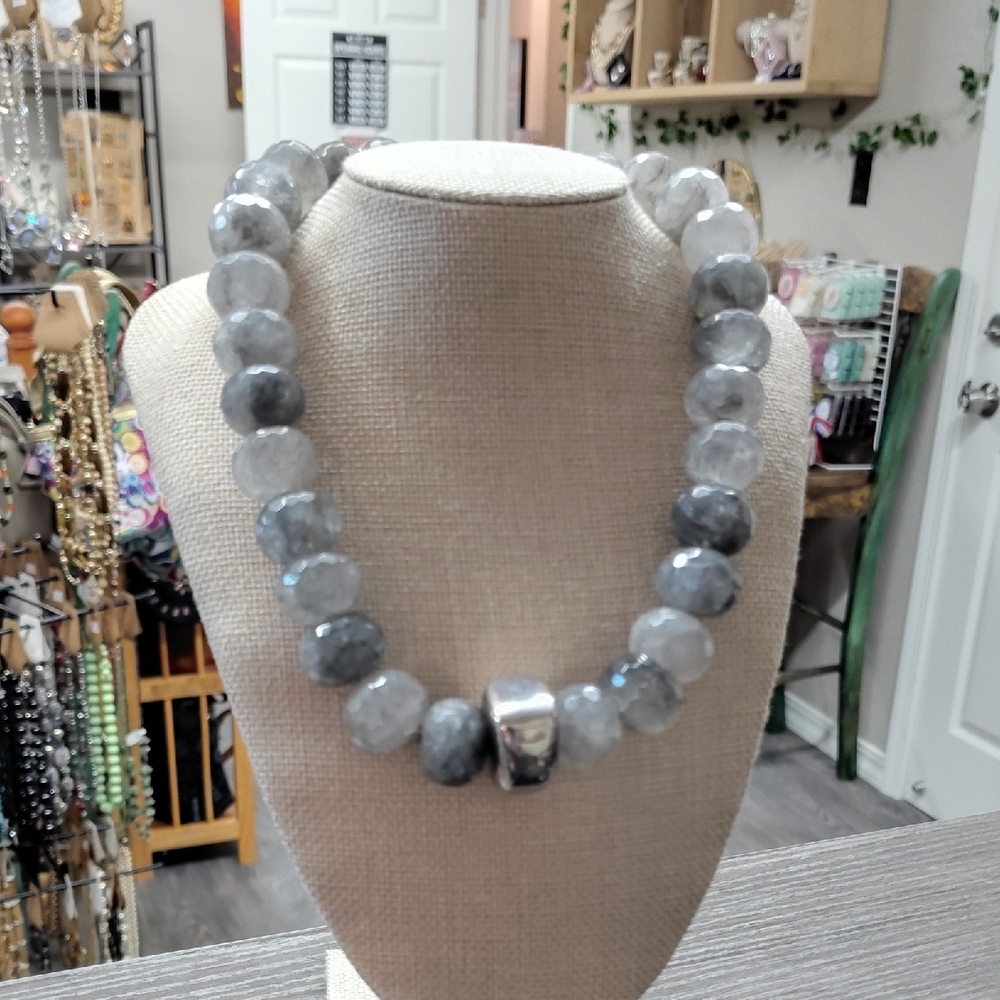 Handcrafted Faceted Agate Collar Necklace With 925 Findings.